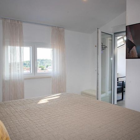 רוביני Blue Sky Apartment מראה חיצוני תמונה